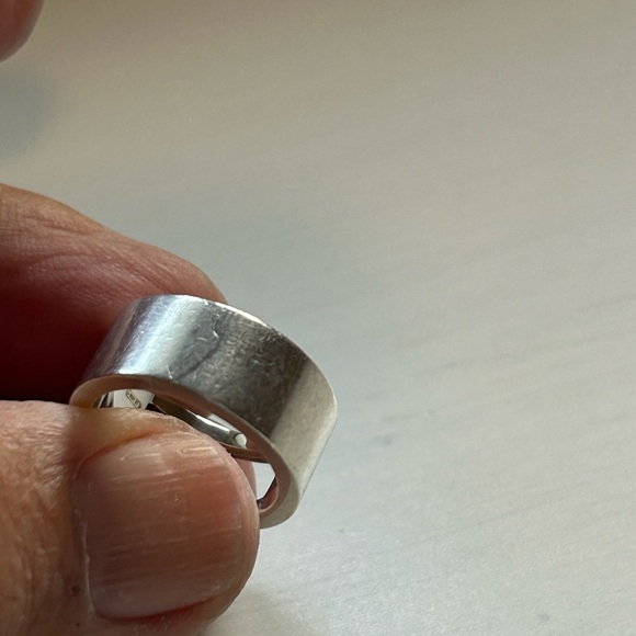 Gucci ribbed sterling ring FINAL $ FIRM - Picture 2 of 6